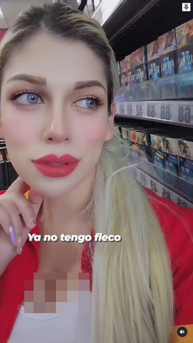 Wanita bernama Valeria Rose viral karena pesonanya. Valeria sering mengunggah gayanya ketika bekerja sebagai kasir yang bikin netizen dan pelanggan terpana. Foto: Instagram Valeria Rose