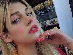 8 Foto Kasir Viral yang Dijuluki Barbie Supermarket, Bikin Pelanggan Terpana