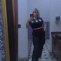 Di kolom komentar banyak orang memuji kecantikannya. Aku ingin menjadi Ken bagimu, Aku jadi ingin bekerja di OXXO, Kamu banyak follower karena mirip Barbie, Foto: Instagram Valeria Rose