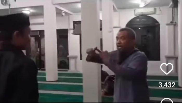 Viral pria mengamuk di Masjid Al Ikhlas Surabaya gegara rebana