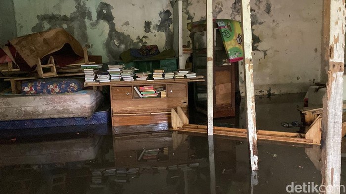 Banjir di pesantren Kota Sukabumi