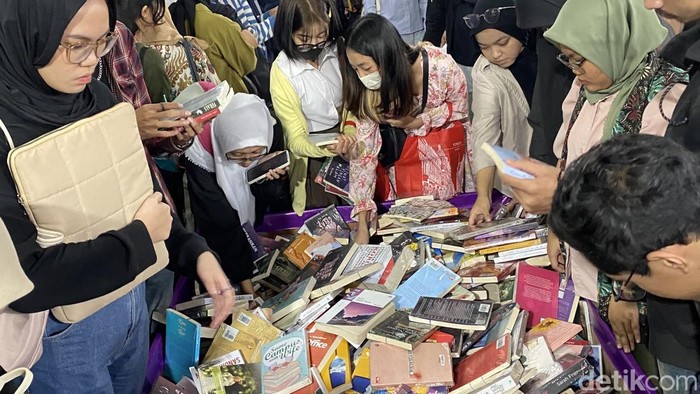 Bazar buku di Bandung.