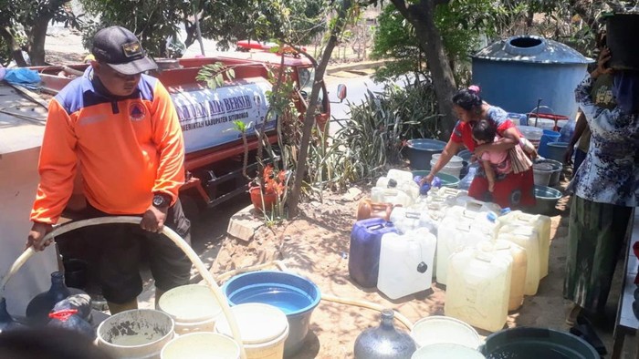 BPBD Jatim suplai air bersih ke Situbondo