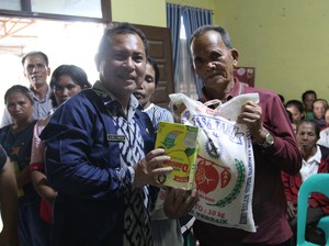 Pemkab Dairi Salurkan Beras-Susu ke Warga Terdampak Angin Puting Beliung
