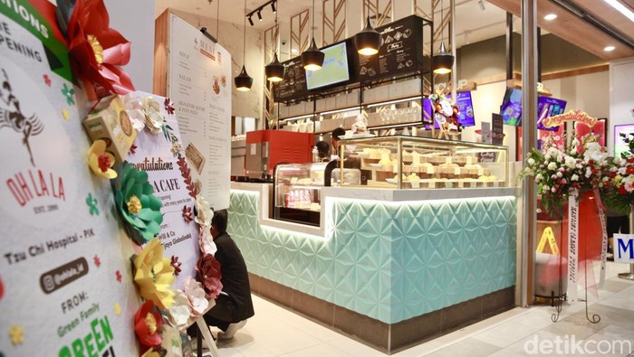 Cafe Lagendaris Ini Kini Hadir Ciptakan Menu Makanan dan Minuman Sehat Cafe Lagendaris 90an, kini hadir dengan konsep yang berbeda. OHLALA tawarkan menu vegetarian dan salah satu outletnya ada di dalam rumah sakit.