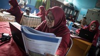 Kabut asap yang beberapa hari ini menyelimuti Kota Palembang membuat pemerintah daerah mengeluarkan instruksi mengenai kegiatan belajar dan mengajar di sekolah.