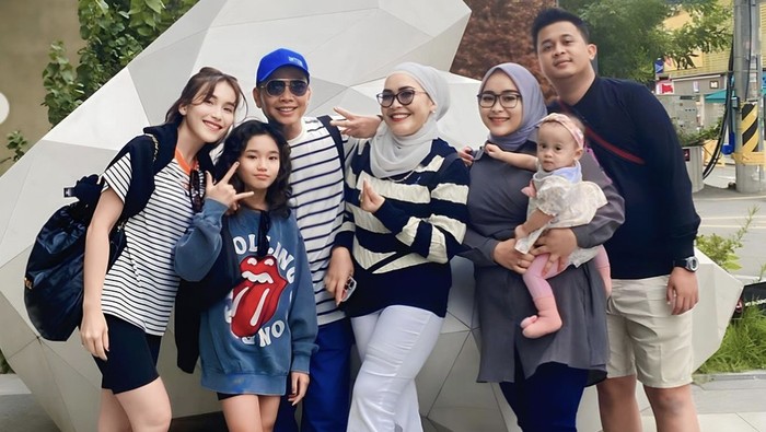 Di Korea, Ayu Ting Ting Piknik Bareng Nikita Mirzani hingga ke Pasar Seafood