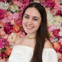 Ajang ini diikuti oleh 19 kontestan yang harus tampil di panggung dengan wajah polos. Foto: Instagram/@missenglandlimited