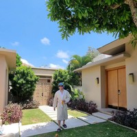 Aktor Korea Son Sukku ternyata menghabiskan waktu liburan di Bali. Bintang drama Korea My Liberation Notes itu mengunggah foto-fotonya saat bersantai di Hotel Mulia Bali pada Kamis (5/10/2023).Foto: dok. Instagram @sonsukku