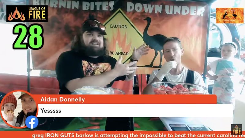 Gokil! Pria Ini Lahap Hampir 1 Kg Cabai Terpedas di Dunia 'Carolina Reaper'
