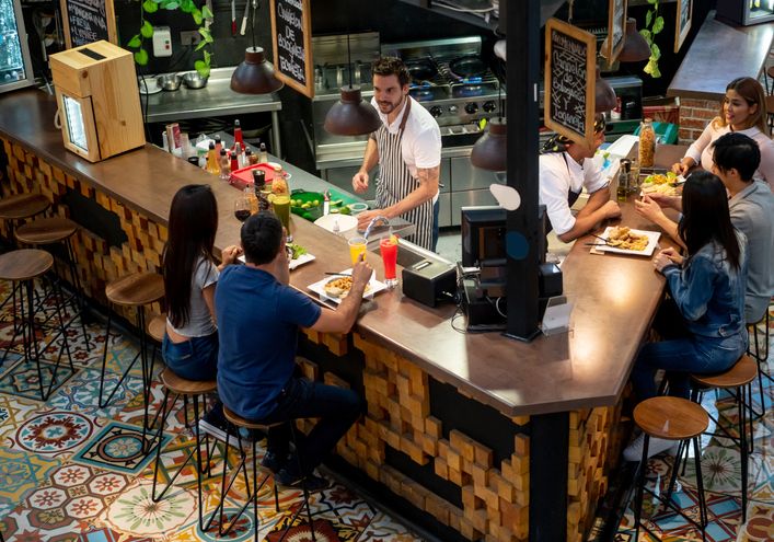 Bolehkah Muslim Hangout di Kafe yang Menjual Alkohol? Ini Penjelasan MUI