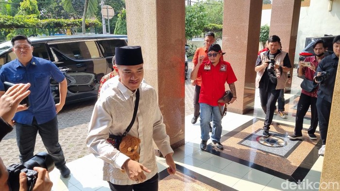 Kaesang Pangarep datangi kantor PP Muhammadiyah, Jogja, Jumat  (6/10/2023).