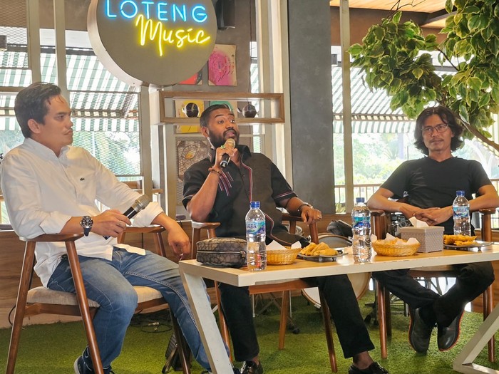 Kajian Politik Nasional (KPN) bekerjasama dengan Perkumpulan insan pers di wilayah Tangerang Raya yang tergabung dalam Balai Media Center (BMC) dan Fraksi Teras menggelar diskusi publik di Loteng Cafe, Kota Tangerang
