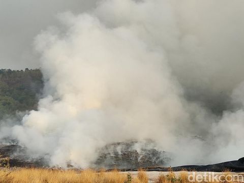 Kebakaran di TPA Jatibarang Semarang, Jumat (6/10/2023) sore.
