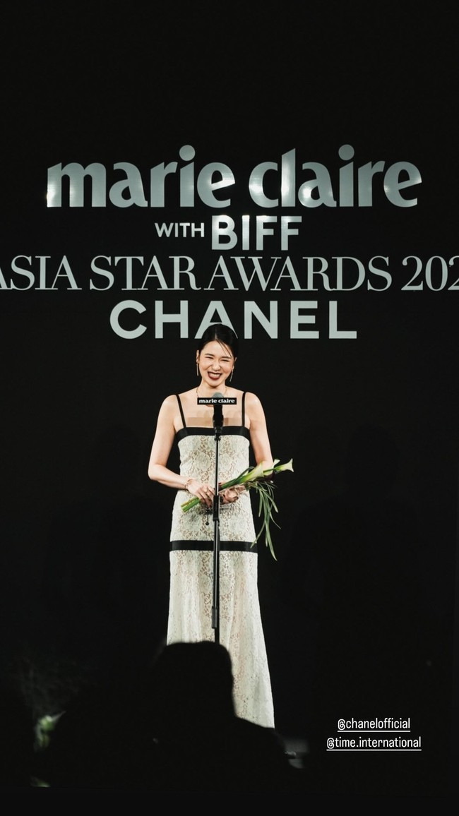 Pemain Sleep Call tersebut pun membanggakan Indonesia karena menerima penghargaan Asia Wide Marie Claire Award 2023. Foto: Instagram