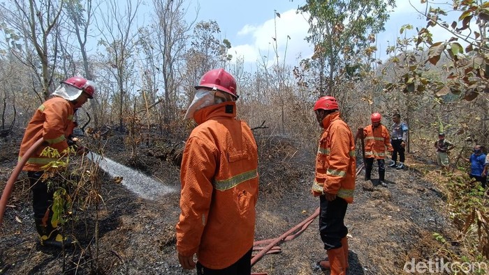 Lokasi lahan terbakar di kawasan Bukit Menoreh wilayah Girimulyo, Kabupaten Kulon Progo, DIY, Jumat (6/10/2023).