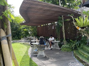 Mango Cafe Ubud, Ngafe dan Makan Enak di Tepi Sawah