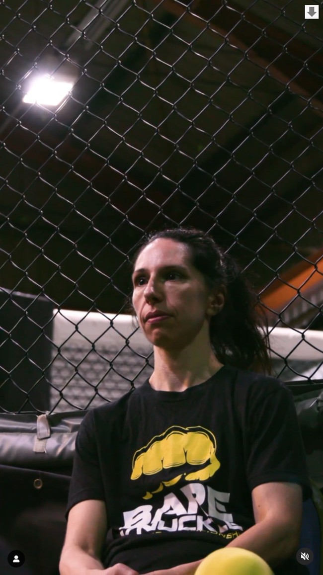 Ibu anak tiga itu mengaku lebih sering latihan di rumah bersama dengan sang suami, Habz. Mengenai keyakinannya, Melanie mengatakan itu sesuatu yang personal dan tidak ingin hal itu mendefinisikannya.Keyakinan mengingatkanku aku mungkin jadi seseorang yang dilihat sebagai pengaruh bagi orang lain. Penting untuk merepresentasikan diriku sendiri dengan keyakinanku dengan cara yang benar tapi aku tidak ingin mendorong keyakinanku. Itu pribadi. Kamu harus jadi diri sendiri, jelas Melanie. Foto: Instagram