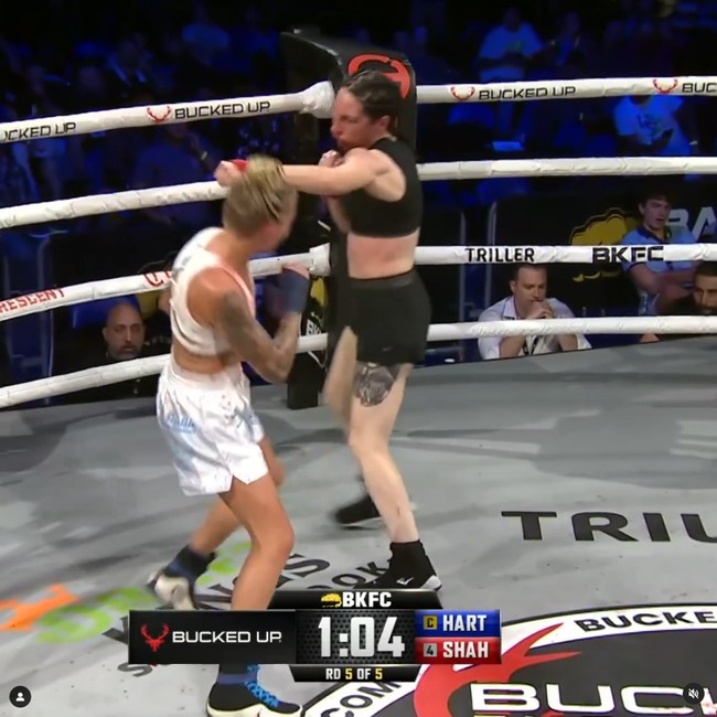 Yang membuat Melanie Shah jadi viral adalah wawancaranya setelah pertarungan. Dalam video yang diunggah di Instagram, wanita tersebut masih mau berbicara bahkan menanggapi pertanyaan dengan jawaban positif.  Foto: Instagram