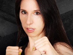 Potret Petarung Muslimah Tak Dikenali Usai Pertandingan, Wajahnya Babak Belur