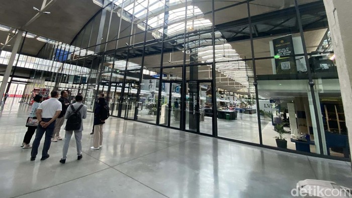 Station F di Paris digadang-gadang sebagai kampus perusahaan rintisan (startup) terbesar di dunia. Rencananya, Ibu Kota Negara (IKN) juga akan membangun fasilitas yang sama.