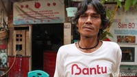Enggan terjebak dalam lingkaran setan, Teguh Suprobo dari Yayasan Obama Indonesia tergerak untuk mencerdaskan anak-anak di kampung pemulung. Ia juga menolak sebutan kampung Gasong dan lebih setuju dengan Kampung Cahaya Menteng Atas.