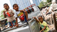 Harapannya, masa depan anak-anak pemulung di Menteng Atas lebih baik daripada orangtuanya serta bermanfaat untuk orang banyak.