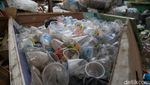 Mengais Asa di Kampung Pemulung Menteng Atas