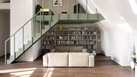 Foto: Note Design Studio via DezeenUntuk yang satu ini bisa banget untuk jadi inspirasi mezzanine sebagai ruang baca atau tempat bersantai.