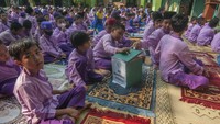 Siswa dan guru juga menggalang dana untuk bantuan air bersih di wilayah Kabupaten Klaten. 