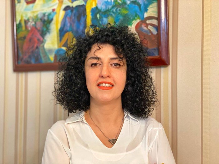 Iranian human rights activist and the vice president of the Defenders of Human Rights Center (DHRC) Narges Mohammadi poses in this undated handout picture. Mohammadi family archive photos/Handout via REUTERS    NO RESALES. NO ARCHIVES. MANDATORY CREDIT. THIS IMAGE HAS BEEN SUPPLIED BY A THIRD PARTY.