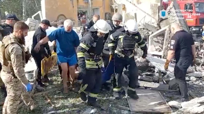 Ngeri! 51 Pelayat Tewas Dirudal Rusia Rescues work at a site of a Russian military strike, amid Russia's attack on Ukraine, in the village of Hroza, in Kharkiv region, Ukraine October 5, 2023. REUTERS/Vyacheslav Madiyevskyy