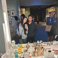 Pasutri baru itu terlihat kompak jalan-jalan bersama. Tak lupa mereka juga mengabadikannya dengan foto bareng. Foto: Instagram/@pammybowie