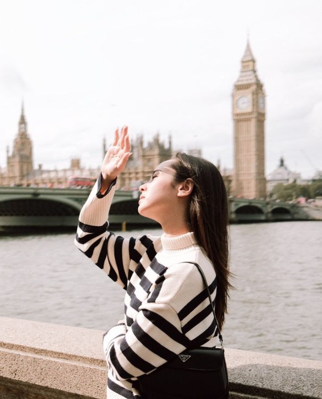 Pamela Bowie dan suaminya, Armand Gunawan saat ini tengah menikmati momen bulan madu di Inggris dan Eropa. Melalui akun Instagram pribadinya Pamela Bowie pun membagikan potret mereka selama di sana. Foto: Instagram/@pammybowie