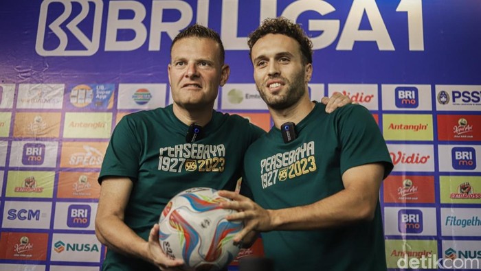 Pelatih Persebaya Josep Gombau