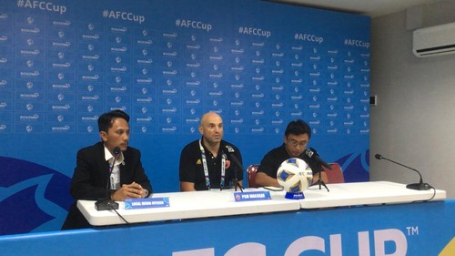 Pelatih PSM Makassar Bernardo Tavares saat memberikan keterangan seusai laga PSM Makassar vs Sabah FC di Stadion Kapten I Wayan Dipta, Gianyar, Bali, Kamis (5/10/2023).