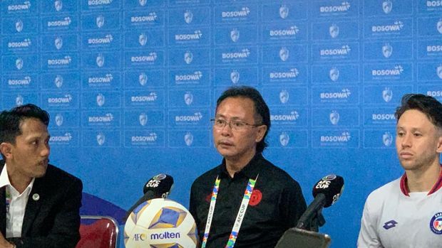 Pelatih Sabah FC Datuk Ong Kim Swee saat konferensi pers di Stadion Kapten I Wayan Dipta, Gianyar, Bali, pada Kamis malam (5/10/2023).