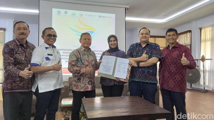 Peresmian sistem pelabelan Kreta Bali Smita di kantor Dinas Pariwisata Bali, Jumat (6/10/2023). (Aryo Mahendro)