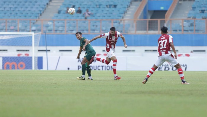 Laga Persikabo Vs Persis Solo di Stadion Wibawa Mukti Cikarang, Jawa Barat pada Jumat (6/10/2023)
