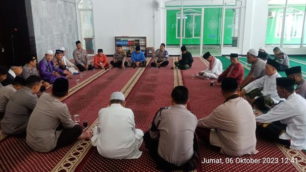Polsek Pesanggrahan gelar Jumat Curhat di masjid