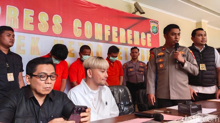 Polsek Setiabudi merilis kasus penggelapan mobil presenter Caren Delano