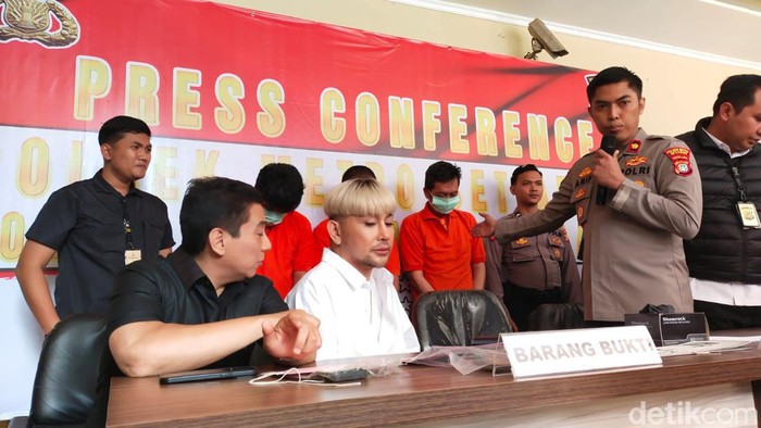 Polsek Setiabudi merilis kasus penggelapan mobil presenter Caren Delano