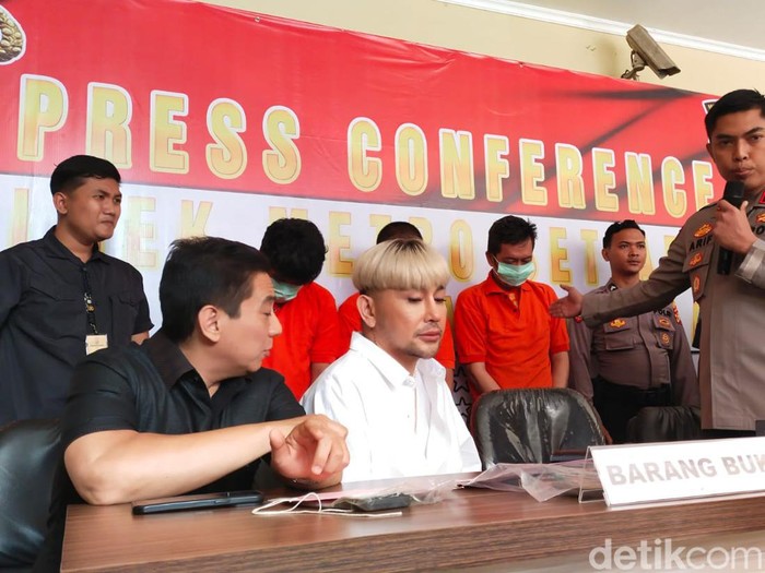 Polsek Setiabudi merilis kasus penggelapan mobil presenter Caren Delano