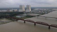 Bangladesh dan Rusia secara tradisional menjaga hubungan baik, namun hubungan ini tidak berubah setelah invasi Rusia ke Ukraina tahun lalu. Dhaka telah menandatangani beberapa kontrak dengan Moskow mengenai kerja sama di industri tenaga nuklir, perdagangan dan keuangan, dan di sektor lainnya.  