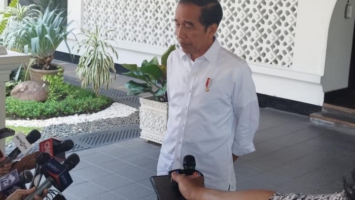 Presiden Joko Widodo mengumumkan Kepala Badan Pangan Nasional sebagai Plt Menteri Pertanian
