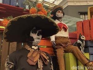 Nuansa Magis Instalasi Hari Kematian di Paris van Java