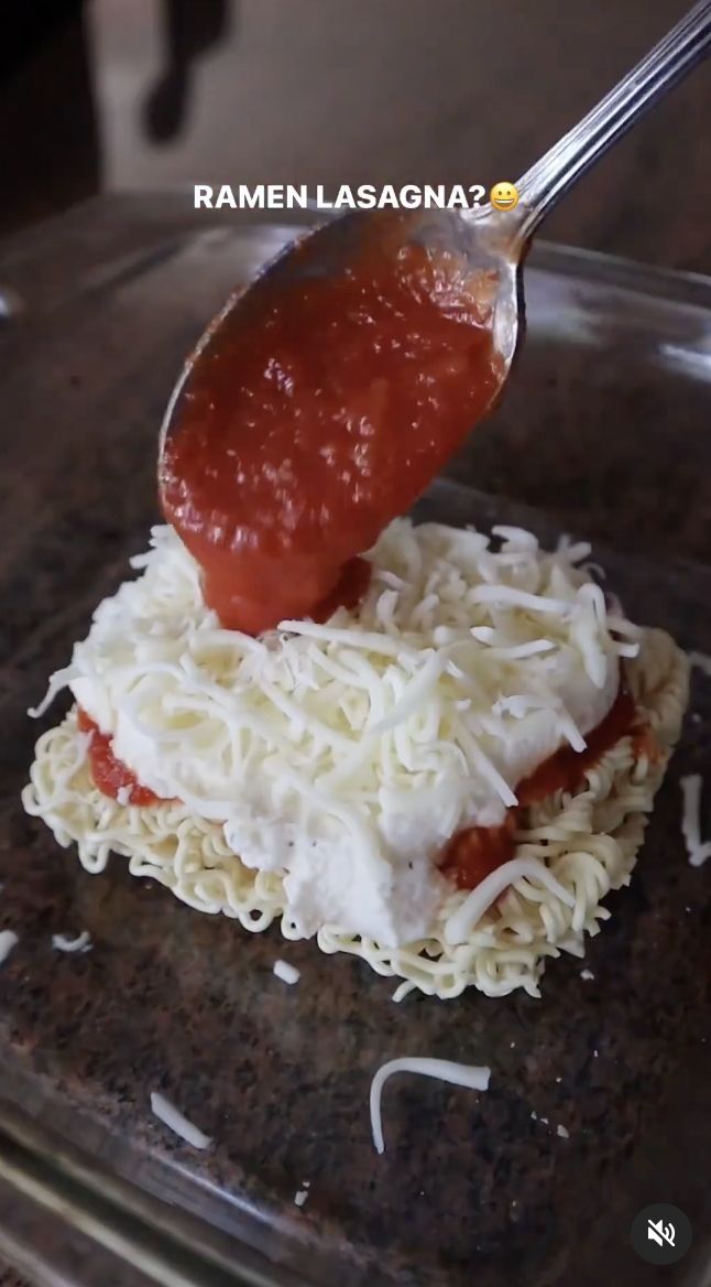 Ramen Lasagna Dibuat dari Mie Instan, Begini Caranya
