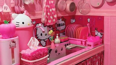 Potret Rumah Pink Serba Hello Kitty di Ciamis, Viral Dinyinyirin Netizen