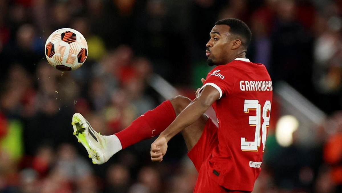 Pemain Liverpool Ryan Gravenberch cedera saay final Piala Liga Inggris, diharapkan tidak parah. (Foto: REUTERS/PHIL NOBLE)
