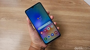 Layarnya berukuran 6,7 inch, Full HD+, dan refresh rate 90Hz. Foto: Adi Fida Rahman/detikINET